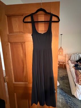 Wilfred Black Scoop-Neck Sleeveless Maxi Dress